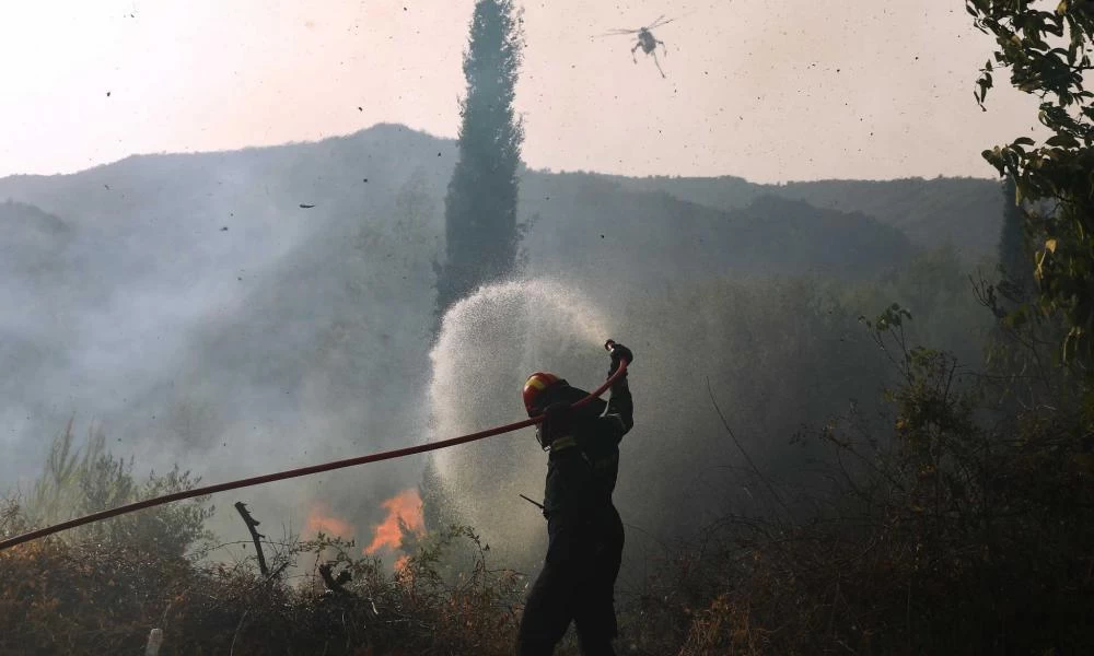 Δήμαρχος Γορτυνίας για φωτιά: «Καταστράφηκε το φυσικό περιβάλλον, καταστράφηκαν περιουσίες» – Μάχη με τις αναζωπυρώσεις